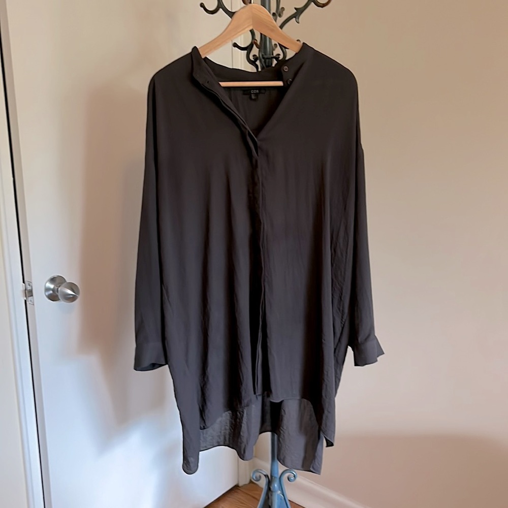 Elegant, versatile COS long shirt in silky grey fabric. Size 8.